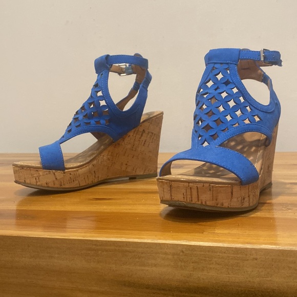 $10 CLEARANCE - Franco Sarto Electric Blue Espadrilles / Wedges in Size 6 - Picture 5 of 10